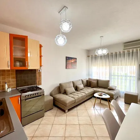 Best Location Beach Apt Golem Apartment